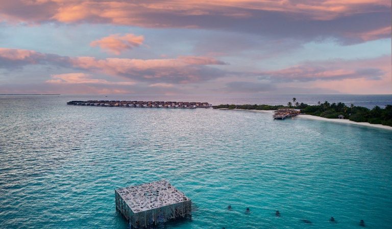 01+Aerial+View_Fairmont+Maldives,+Sirru+Fen+Fushi