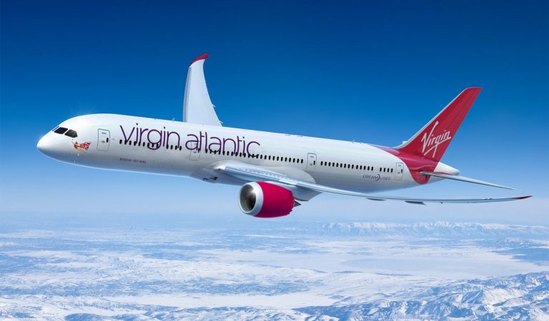 787_dreamliner_red_engines