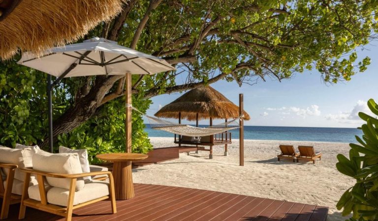 Banyan Tree Vabbinfaru Celebrates Its Island Legacy with Coral Conservation and Wellbeing Experiences