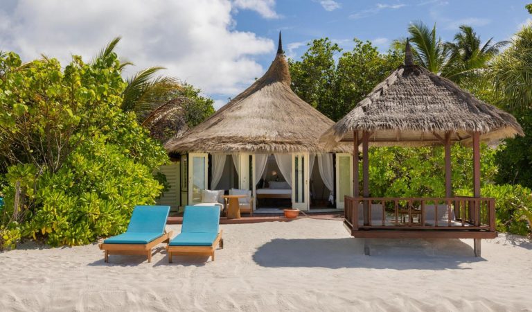 Banyan Tree Vabbinfaru Wins DestinAsian Readers’ Choice Awards 2025