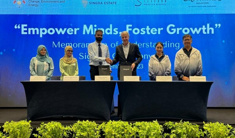 Mr. Michael Marshall, CEO, S Hotels & Resorts (centre right) agrees the MoU with Honourable Deputy Minister Hassan Mohamed, Ministry of Climate Change, Environment & Energy, Maldives (centre left)