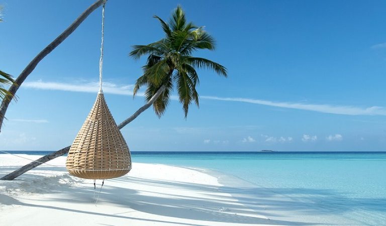 Constance Halaveli and Constance Moofushi Achieve Top Scores in 2026 Traveller Review Awards