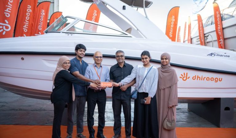 Dhiraagu Presents Second and Final Sports Speedboat to Promotion Winner