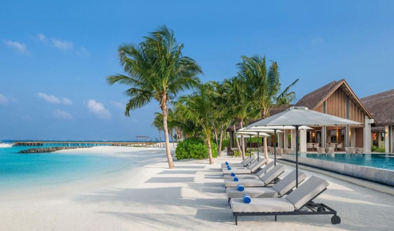 Festive Luxury in Paradise Exclusive Holiday Escapes Await at Marriott Bonvoy Resorts Across the Maldives