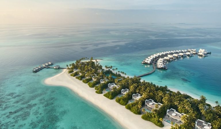 Jumeirah Olhahali Island Unveils Reimagined Luxury Experience for Maldives Festive Season