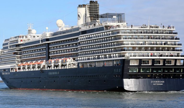 Luxury Cruise Ship MS Zuiderdam Brings Over 2,000 Visitors to the Maldives