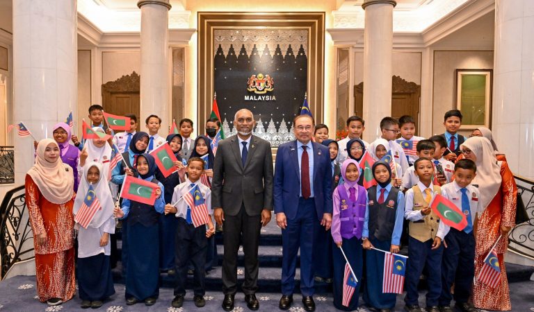 President Dr Mohamed Muizzu Attends Official Luncheon Hosted by Malaysian Prime Minister