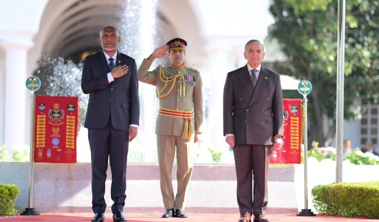 President Muizzu Receives Ceremonial Welcome at Pakistan Prime Minister House During State Visit