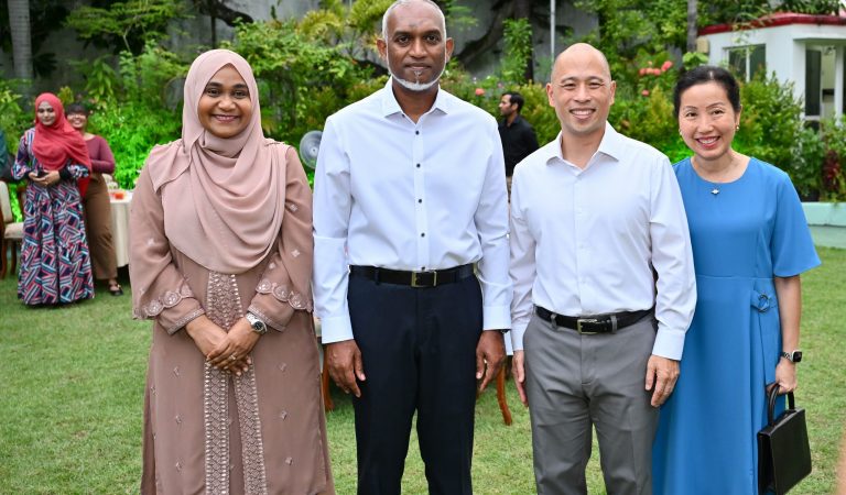 President Muizzu and First Lady Welcome Foreign Diplomats for Ramadan Iftar