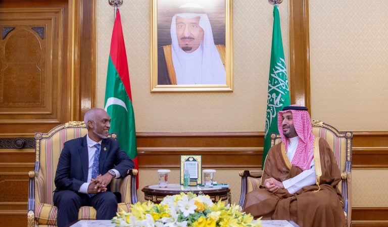 Saudi Crown Prince Welcomes President Dr. Muizzu in High-Level Meeting at Al-Mina Palace
