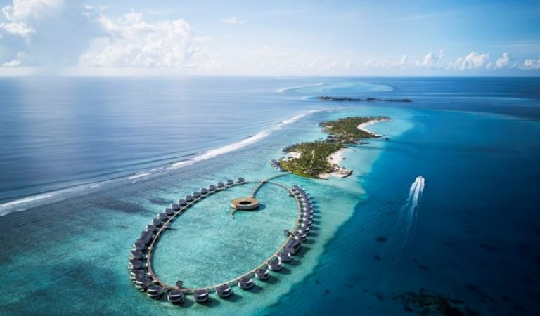 The-Ritz-Carlton-Maldives-Fari-Islands-Aerial-Boat-720x539